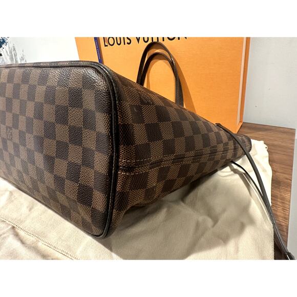 Louis Vuitton Neverfull MM Damier Ebene EUC -Box, Dustbag and full LV inclusions - Picture 13 of 16